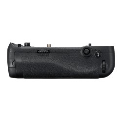 Nikon MB-D18 monitoimiakkuperä