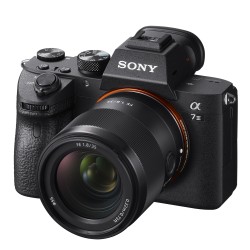 Sony FE 35mm f/1.8 objektiivi