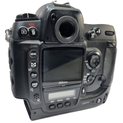 Nikon D2H * Varaosakamera. Ei toimiva