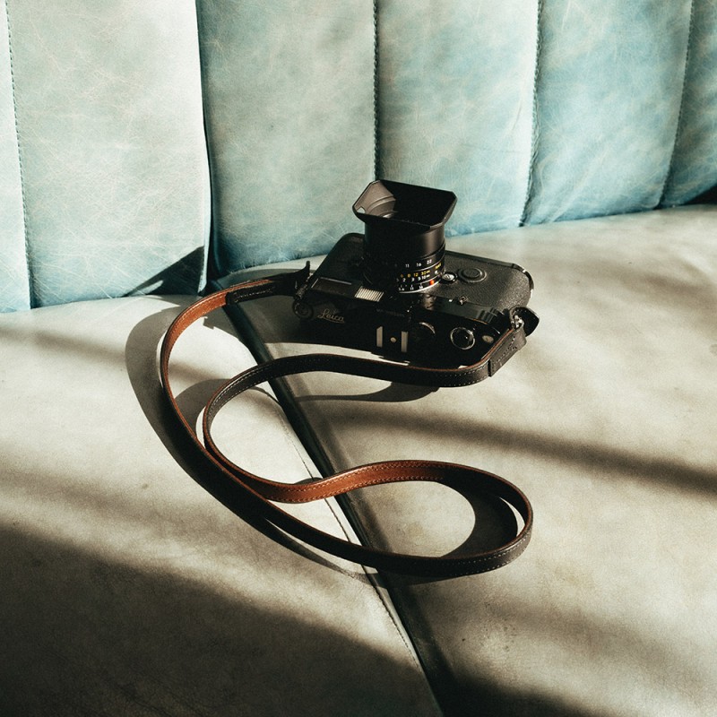 Artisan & Artist ACAM-280L Leather Camera Strap