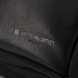 Artisan & Artist GCAM-1000 Leather Shoulder Camera Bag