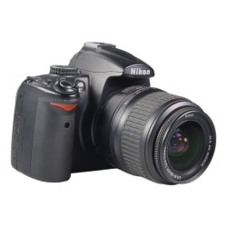 Nikon D5000 + AF-S DX Nikkor f/3.5-5.6G II ED - Used