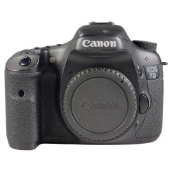 Hyväkuntoinen käytetty Canon EOS 7D järjestelmäkamera